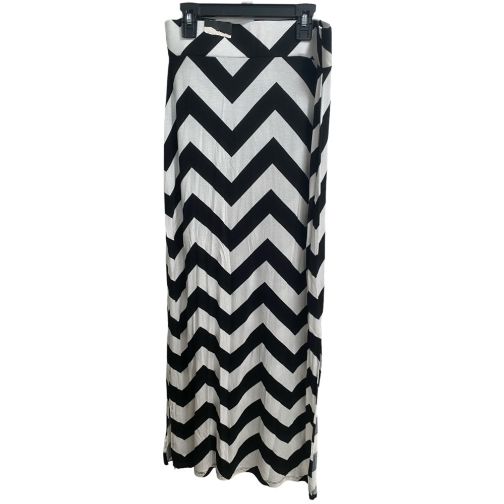 a.n.a NWT Ziggy Chevron‎ Maxi Skirt with slit, Size Small